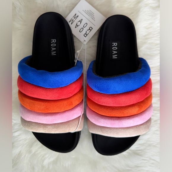 New! ROAM Colorful Plush Slide Slippers - Picture 2 of 5